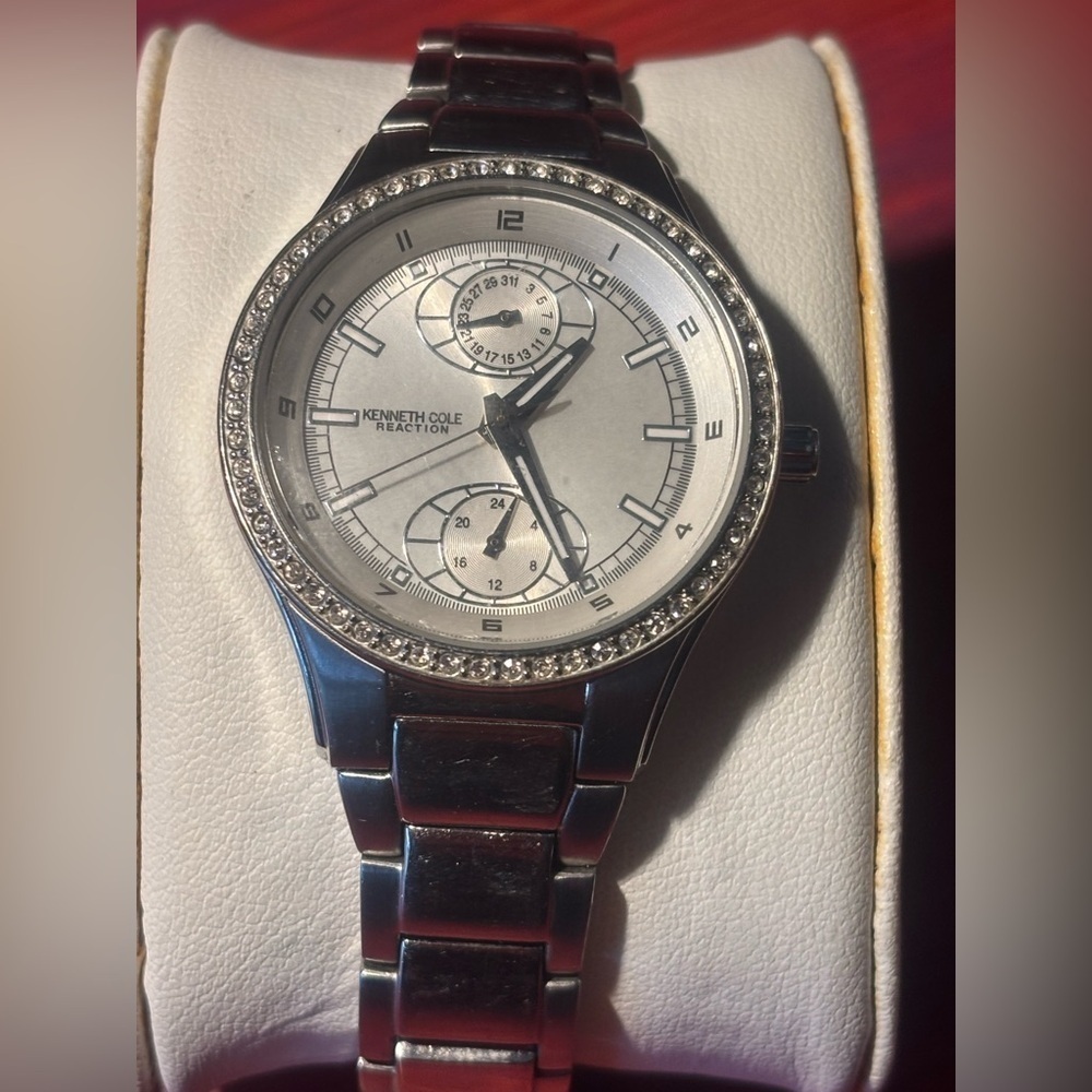KENNETH COLE Reaction MOP Watch Crystal Lined Face Stainless Steel Unisex 8.5in